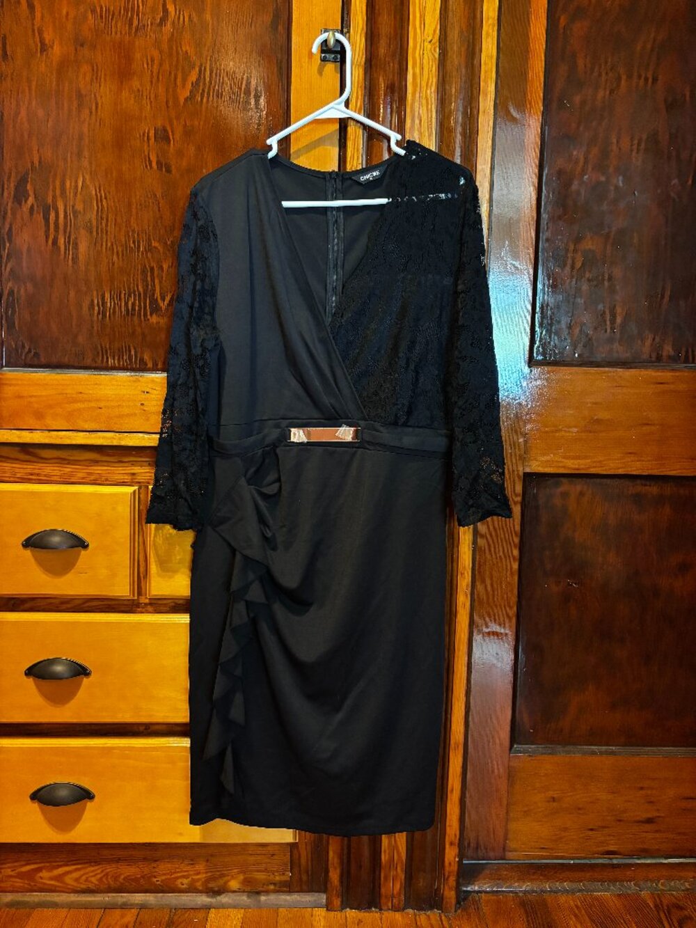 Chicme Surplice V-neck black dress with lace sleeves Size XL Brand New